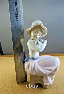1049 Big Hug Nao Lladro Spain Porcelain Figurine Peasant Girl With Puppy Dog