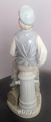 1970s Nao (Lladro) Porcelain figure of a Shoeshine Boy