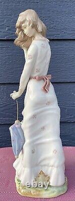 1977 NAO LLADRO DAISA LADY UMBRELLA HAT FALL FIGURE Disct'd Hand Made SPAIN MINT