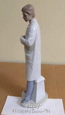 1979 NAO Lladro Male Doctor Porcelain 13.5 Figurine 00708 Mint condition