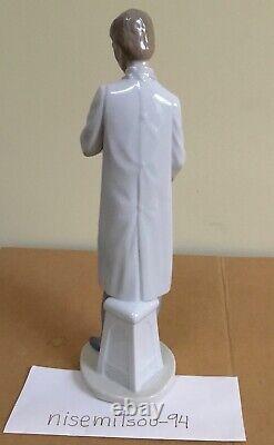 1979 NAO Lladro Male Doctor Porcelain 13.5 Figurine 00708 Mint condition