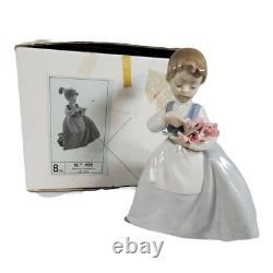1989 NAO by Lladro Porcelain Figurine Senorita Campestre Con ramo No. 495