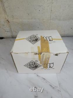 1989 NAO by Lladro Porcelain Figurine Senorita Campestre Con ramo No. 495