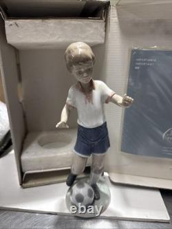 1994 Lladro BOY with Soccer Practice Ball Jersey Player 6198 Fig. Mint Condition