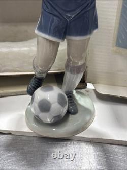 1994 Lladro BOY with Soccer Practice Ball Jersey Player 6198 Fig. Mint Condition