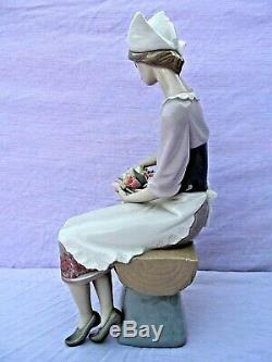 1st QUALITY LARGE RARE LLADRO FIGURINE SITTING DUTCH GIRL WITH BASKET OF FLOWERS