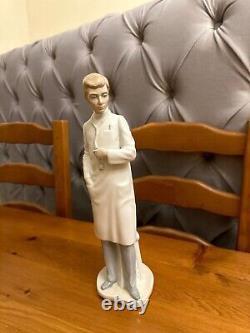 708 Large Lladro / Nao Figure 0708 Male Doctor 13 3/4 Tall Excellent