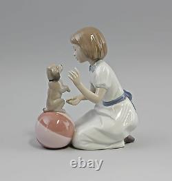 9956122 New Trick Girl with Puppy on Ball Nao Lladro Spain 17x20cm
