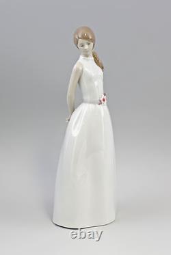 9998133-d Young Girl Sweet Youth Porcelain Lladro H32cm