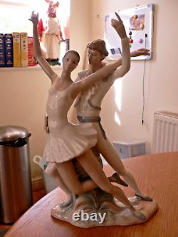 A Lovely Rare Lladro / Nao 0424 Finale Ballet Dancers Figure