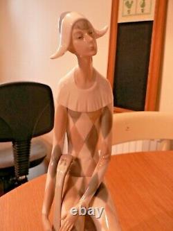 A Lovely Very Large Lladro Nao 0028 Sad Harlequin Figure. Mint