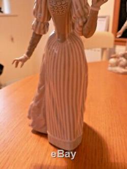 A Stunning Boxed Lladro 5324 English Lady With Parasol Figure