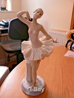 A Stunning Boxed Lladro 6323 Stage Presence Ballerina Figure