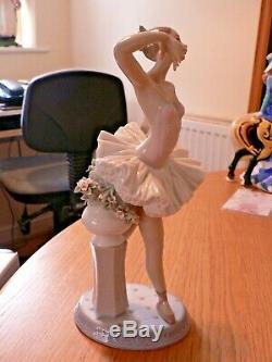 A Stunning Boxed Lladro 6323 Stage Presence Ballerina Figure