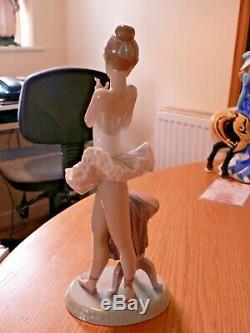 A Stunning Boxed Lladro 7641 For A Perfect Performance Ballerina Figure