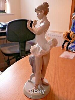 A Stunning Boxed Lladro 7641 For A Perfect Performance Ballerina Figure