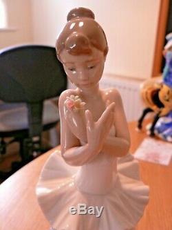 A Stunning Boxed Lladro 7641 For A Perfect Performance Ballerina Figure