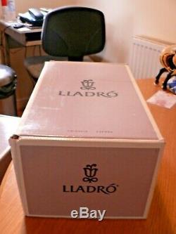 A Stunning Boxed Lladro 7641 For A Perfect Performance Ballerina Figure