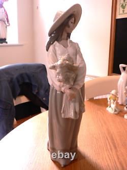 A Stunning Large Rare Lladro / Nao 0376 Woman With Wheat Figure