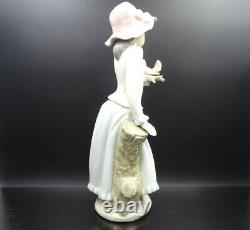 A707? Lladro Nao Porcelain Figurine Girl With Dove