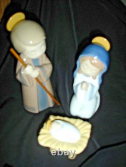 Adorable Nao by Lladro Nativity2000327 designed by Jose Javier Malavia in 2014