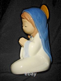 Adorable Nao by Lladro Nativity2000327 designed by Jose Javier Malavia in 2014