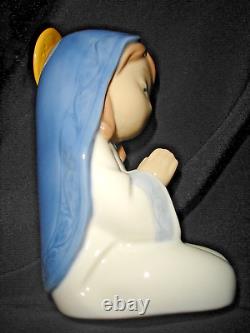 Adorable Nao by Lladro Nativity2000327 designed by Jose Javier Malavia in 2014