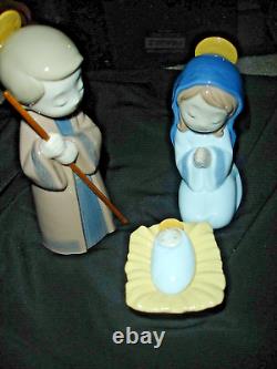 Adorable Nao by Lladro Nativity2000327 designed by Jose Javier Malavia in 2014