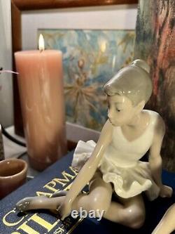 Antique Pair of Sitting Spanish Porcelain Ballet Dancers Figurines Nao By Lladro