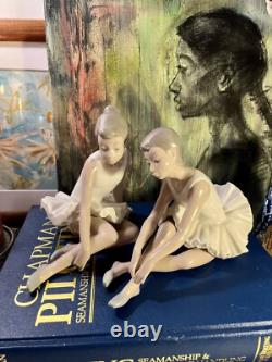 Antique Pair of Sitting Spanish Porcelain Ballet Dancers Figurines Nao By Lladro
