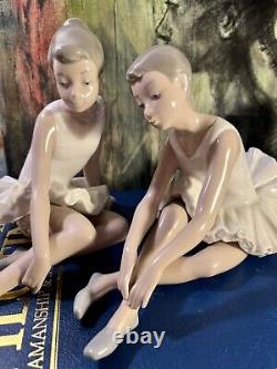 Antique Pair of Sitting Spanish Porcelain Ballet Dancers Figurines Nao By Lladro