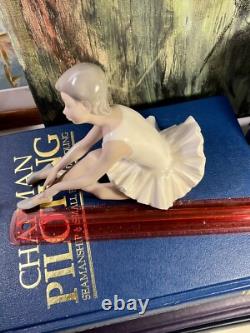 Antique Pair of Sitting Spanish Porcelain Ballet Dancers Figurines Nao By Lladro