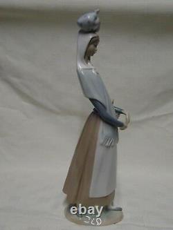 Attractive Collectable Large 13.5 Lladro Spain Figure 4502 Marketing Day