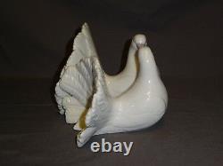 Attractive Collectable Lladro Spain Figure 1169 A Couple Of Doves