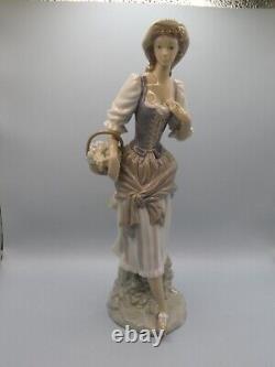 Attractive Collectable Lladro Spain Figure 4665 Girl With Fruit Basket