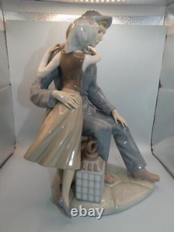 Attractive Collectable Lladro Spain Figure 4888 The Kiss
