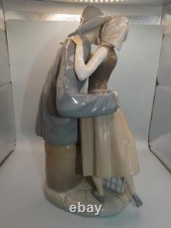 Attractive Collectable Lladro Spain Figure 4888 The Kiss