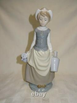 Attractive Collectable Lladro Spain Figure 4929 Milkmaid