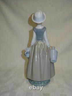 Attractive Collectable Lladro Spain Figure 4929 Milkmaid