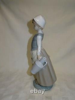 Attractive Collectable Lladro Spain Figure 4929 Milkmaid