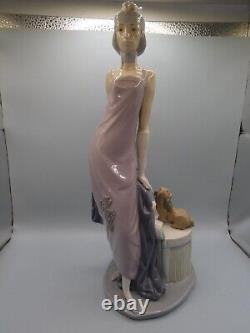 Attractive Collectable Lladro Spain Figure 5174 Couplet Lady