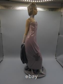 Attractive Collectable Lladro Spain Figure 5174 Couplet Lady