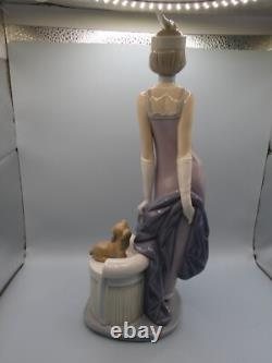 Attractive Collectable Lladro Spain Figure 5174 Couplet Lady