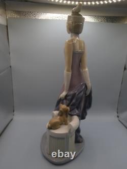 Attractive Collectable Lladro Spain Figure 5174 Couplet Lady