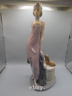 Attractive Collectable Lladro Spain Figure 5174 Couplet Lady