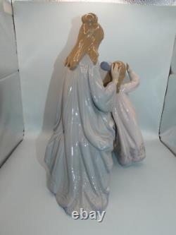 Attractive Collectable Lladro Spain Figure 5757 Beautiful Tresses