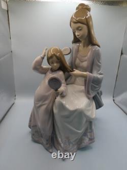 Attractive Collectable Lladro Spain Figure 5757 Beautiful Tresses