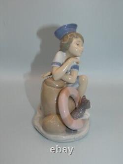 Attractive Collectable Lladro Spain Figure 6011 Mondays Child