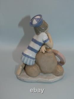 Attractive Collectable Lladro Spain Figure 6011 Mondays Child