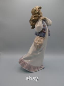 Attractive Collectable Lladro Spain Figure 6401 Dreams Of A Summer Past